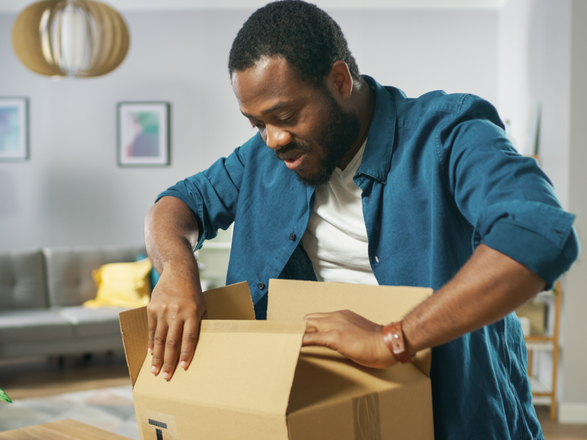 5 tips for saving money on holiday shipping